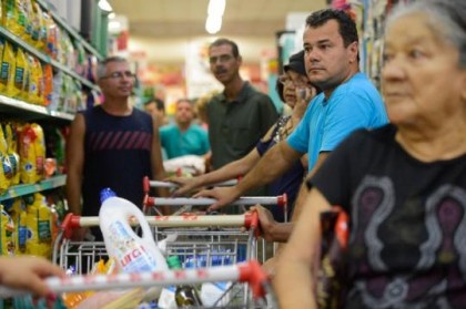 Consumidor sentiu no bolso aumento da inflao (Arquivo/Tnia Rgo/Agncia Brasil) 