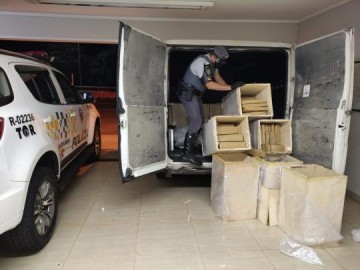 Rancharia: polcia localiza 670 quilos de maconha em caixas de madeira