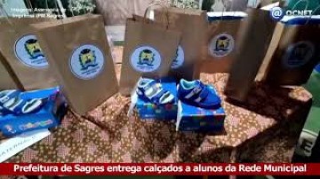VDEO: Prefeitura de Sagres entrega 400 pares de sapatos para alunos da rede municipal