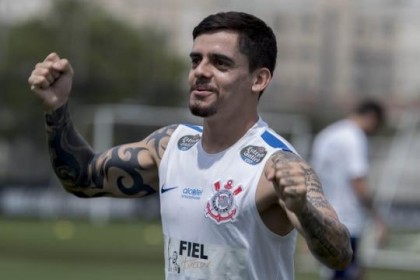 Fagner vai assinar com o Corinthians por mais quatro anos (Foto: Daniel Augusto Jr/Ag. Corinthians )