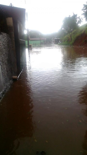 Moradora reclama de nova enchente na Vila Esperana: no aguentamos mais perder tudo