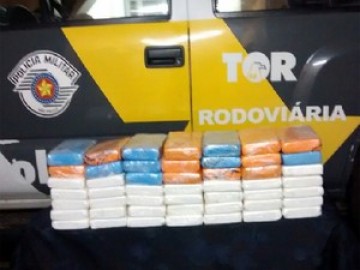 Polcia localiza mais de 50 kg de droga em cabine de caminho