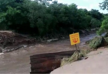 VDEO: Chuva leva ponte nova do Bairro Canguu