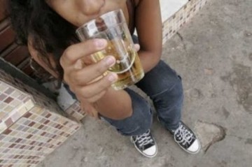 Menina de 15 anos bebe vodca e sofre coma alcolico