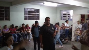 VDEO: Crise no Pronto Socorro da Santa Casa de Osvaldo Cruz: demora no atendimento leva Prefeito, Vereadores e pacientes a bate boca