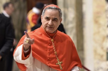 Vaticano: cardeal demitido por Papa ser julgado por fraude