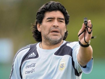 De casa, Maradona diz que Pel precisa 'tomar o remdio certo'