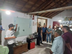 Agricultores de Osvaldo Cruz participam de visita  Gara e conhecem modelo de produo de caf de procedncia