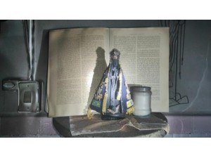 Imagem de Nossa Senhora Aparecida e Bblia ficam intactas aps incndio em loja do comrcio de Osvaldo Cruz