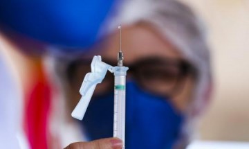 Gripe: governo comea a distribuir vacinas e antecipa campanha