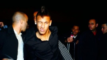 Neymar volta e busca 100 gol de "presente antecipado" contra o Oeste