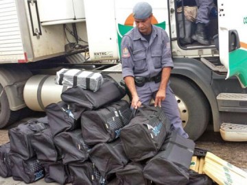Motorista  preso com 387 kg de maconha escondidos em bolsas