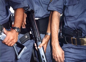 Polcia apreende arma de fogo, munio e droga no Jardim das Bandeiras