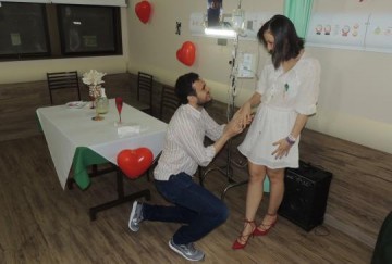 Enfermeira com leucemia tem jantar romntico em hospital para comemorar noivado em Araatuba